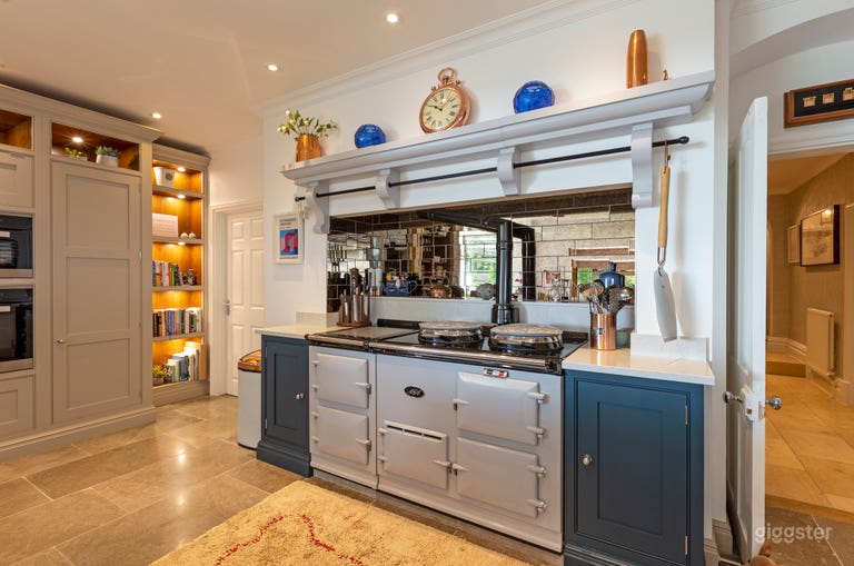  Modern Glass Extension With Ten Acres 