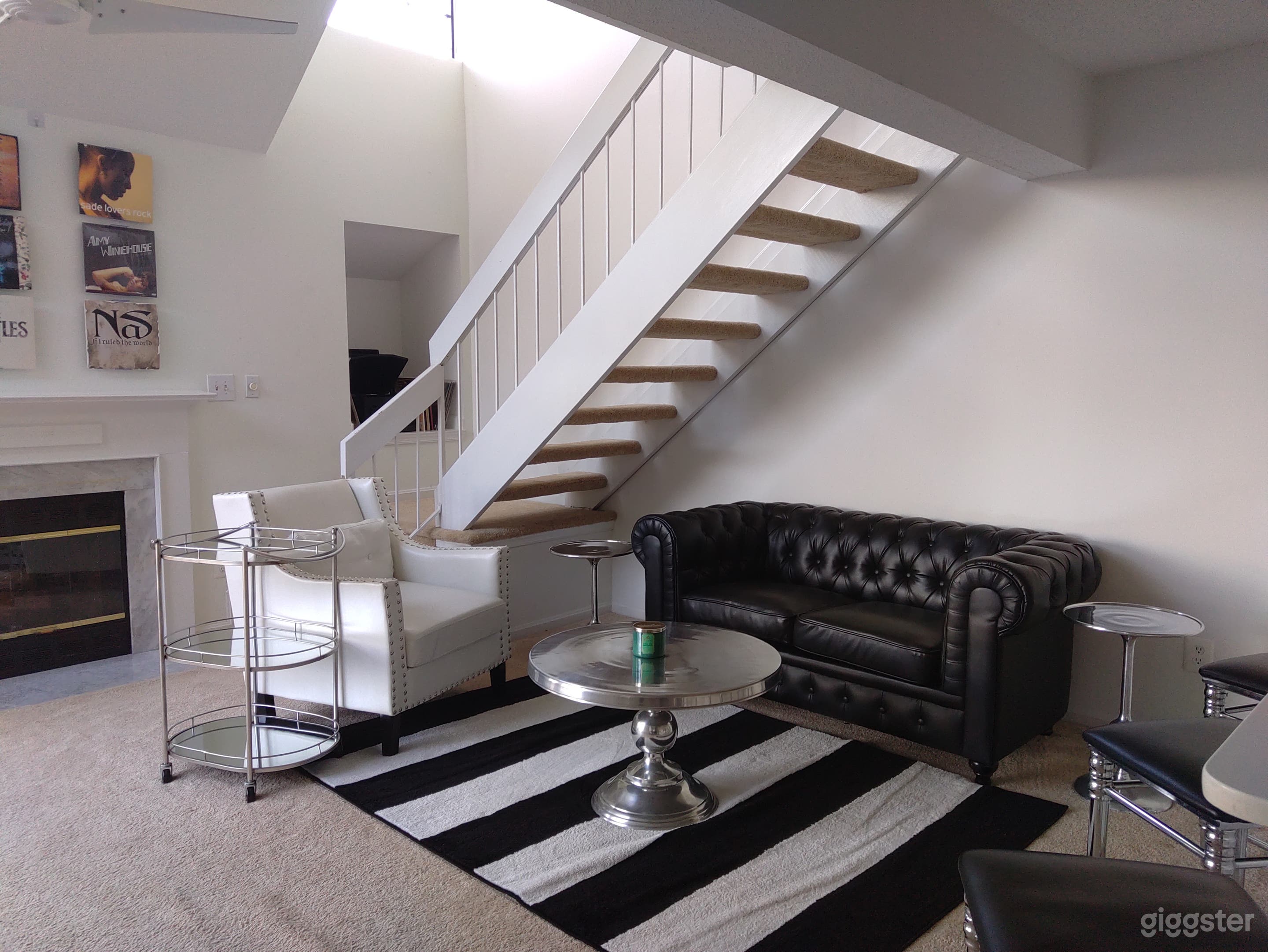 This is the perfect space for intimate gatherings; dinner parties, brunch, bridal showers, an epic game night. 