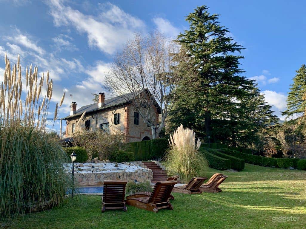 Jardin encantado en una hermosa finca con vista a la Montaña. Foto 2