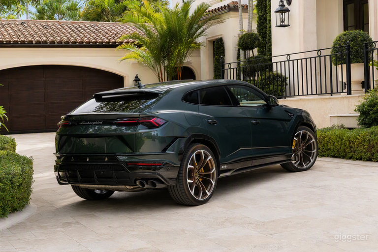  2024 Lamborghini URUS S 