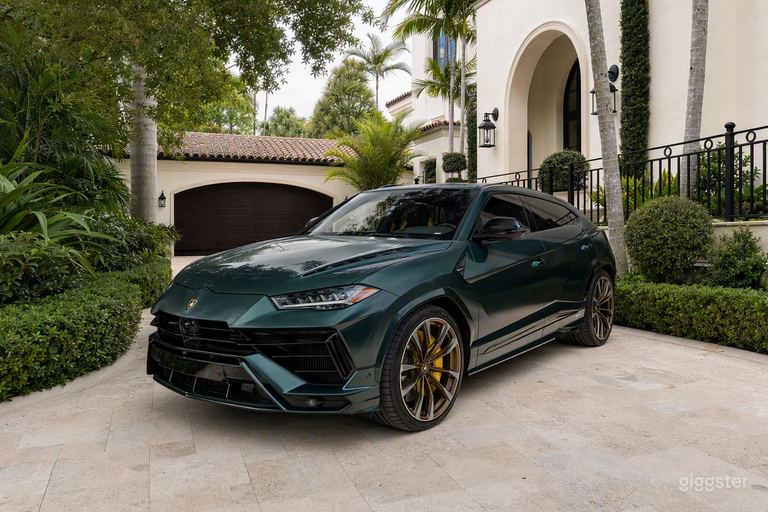  2024 Lamborghini URUS S 