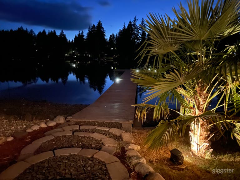  LakeFront Luxury House with Sandy Beach, 40ft Dock, Hot Tub 