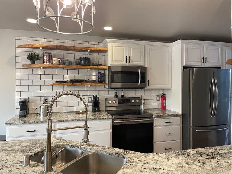  LakeFront Luxury House with Sandy Beach, 40ft Dock, Hot Tub 