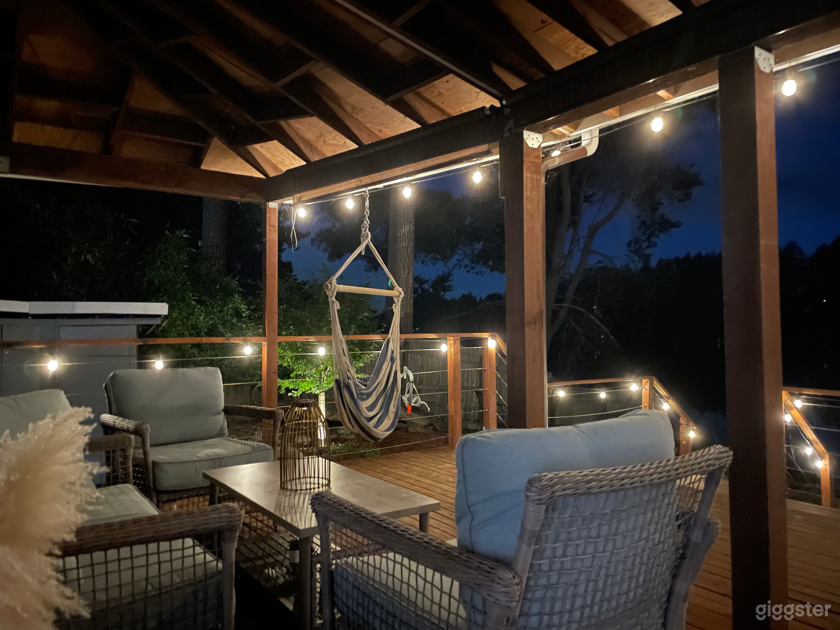 LakeFront Luxury House with Sandy Beach, 40ft Dock, Hot Tub Photo 4