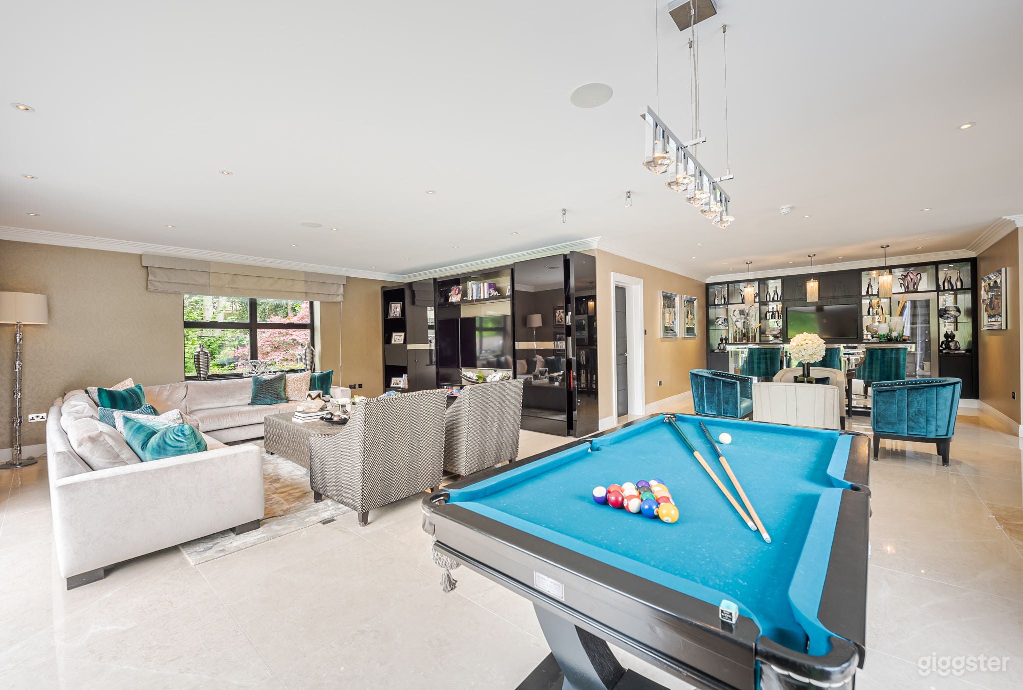 Luxurious Mock Tudor Manor Home Photo 4