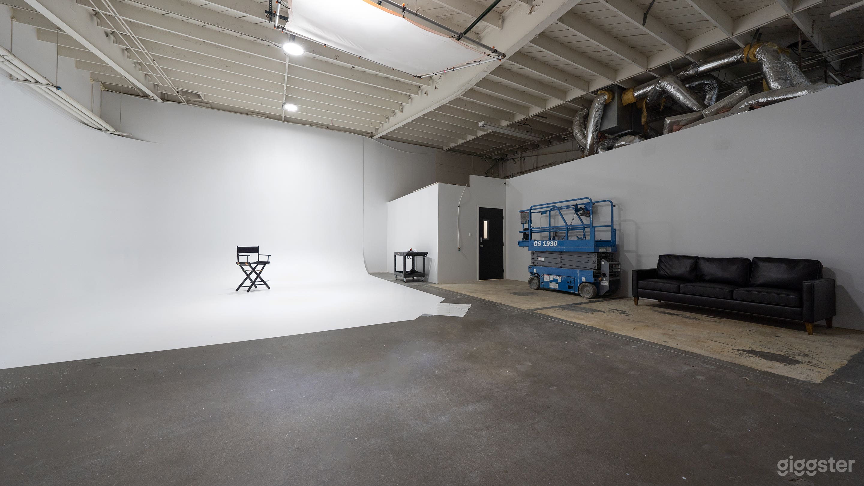  Studio with a Large Corner CYC Wall Photo 1