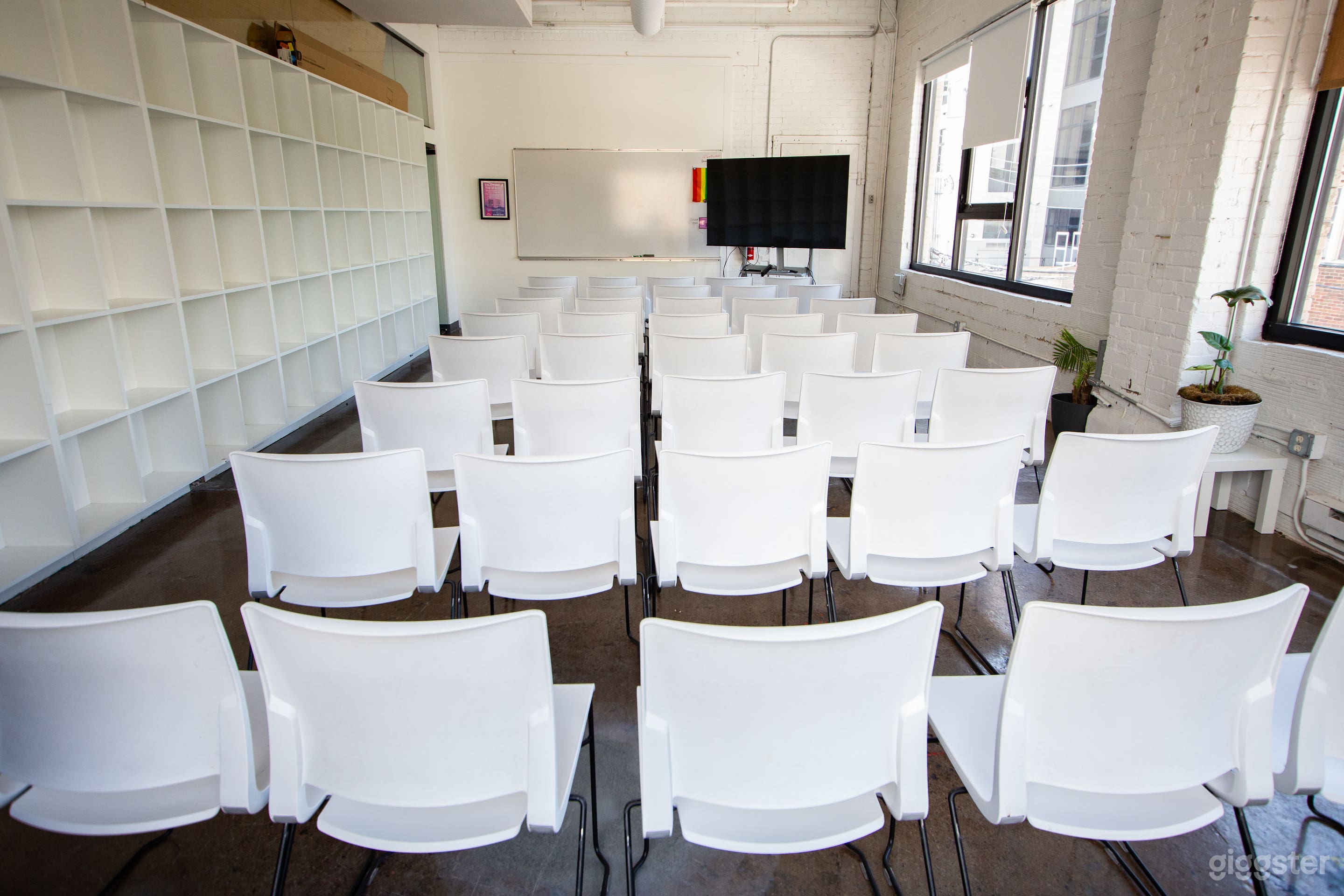 Versatile Classroom in Uptown Photo 2