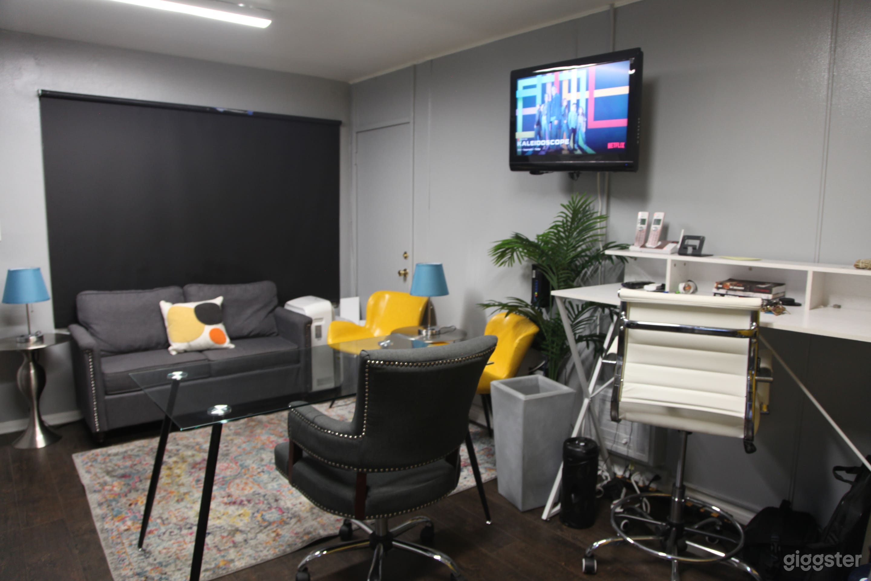 GREAT OFFICE SPACE - Mid-CIty/Miracle Mile Area Photo 2