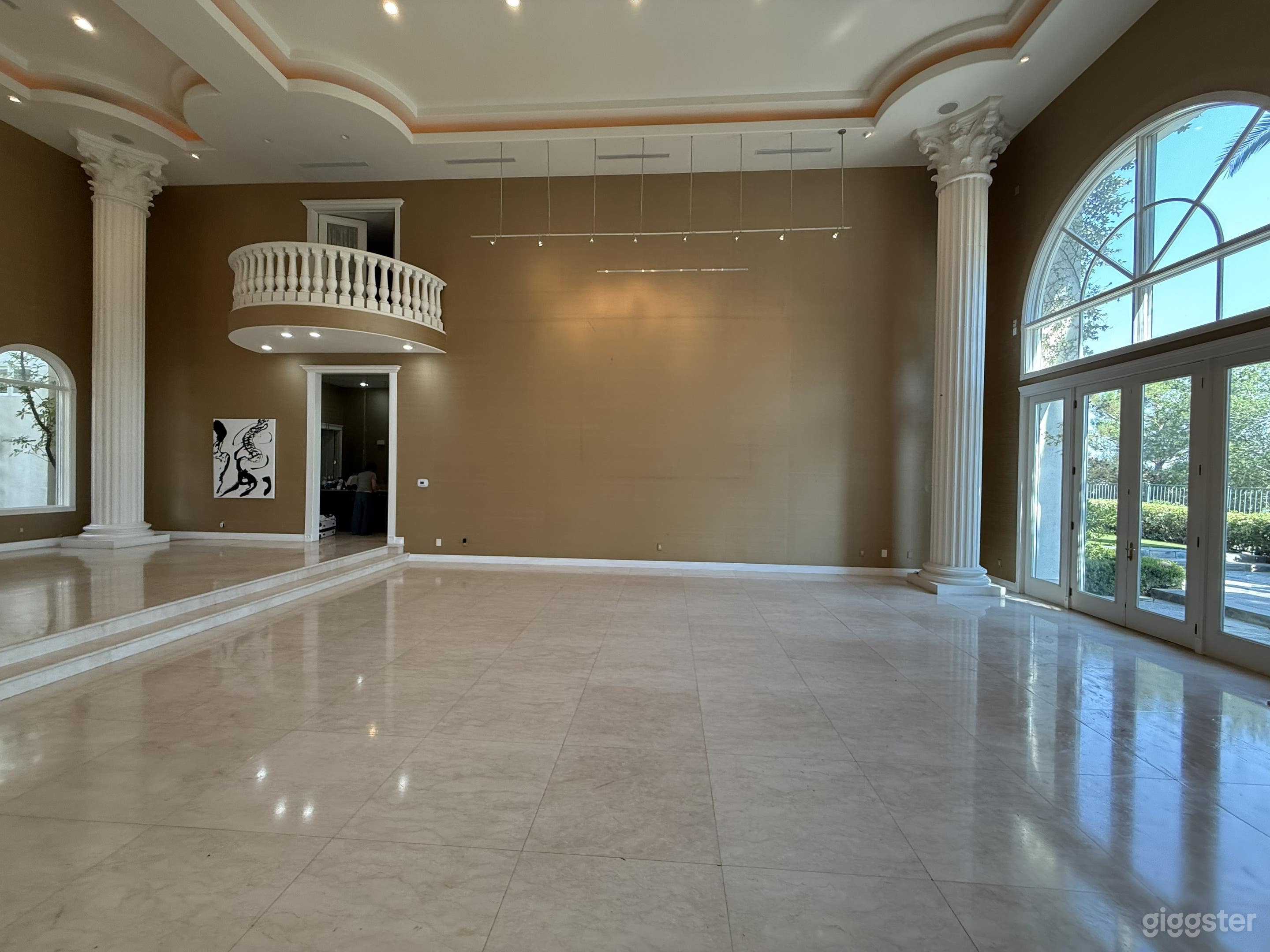 3200 Sq Ft ballroom in a 16000 sqft Mansion Photo 3