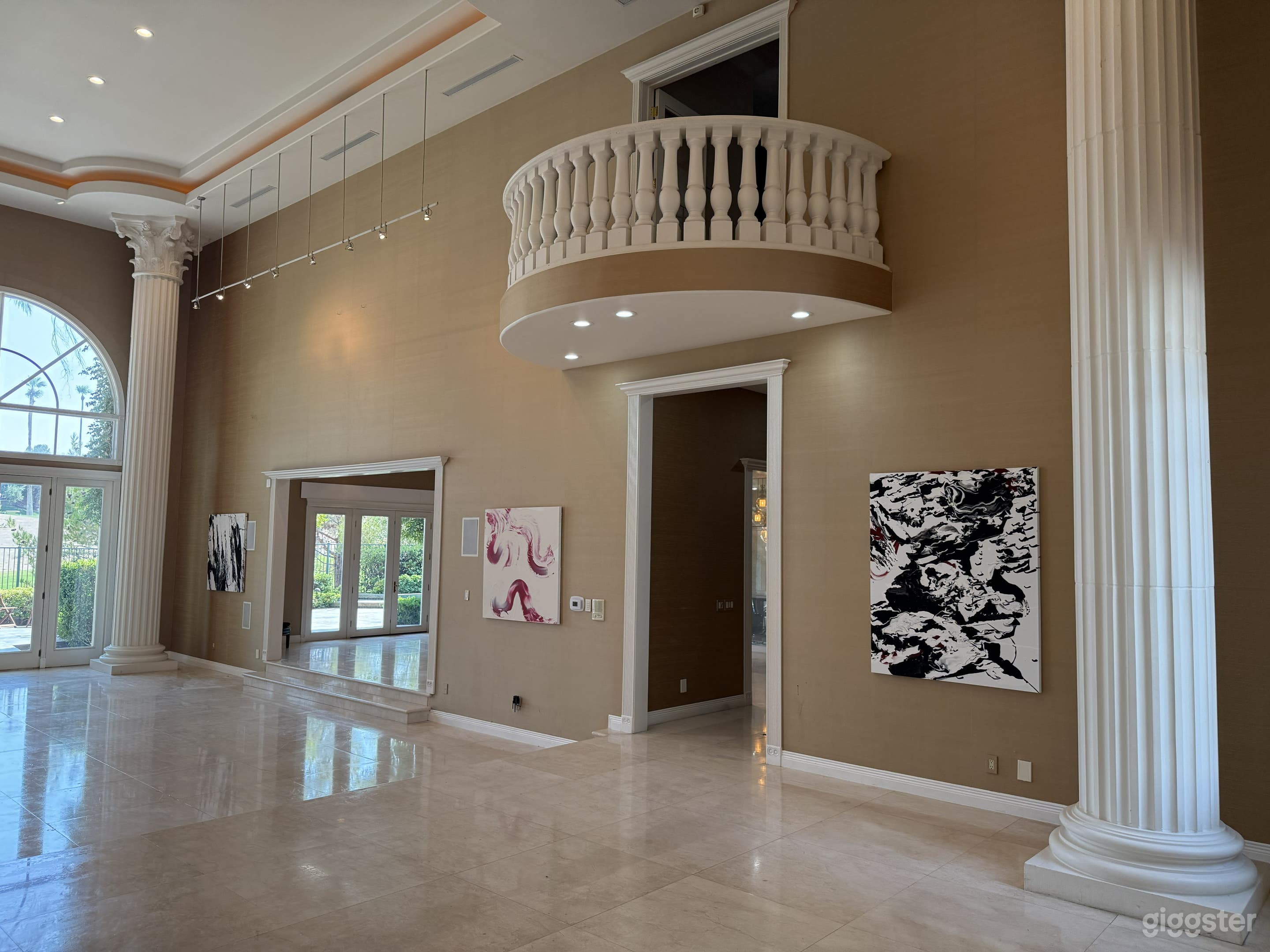 3200 Sq Ft ballroom in a 16000 sqft Mansion Photo 4
