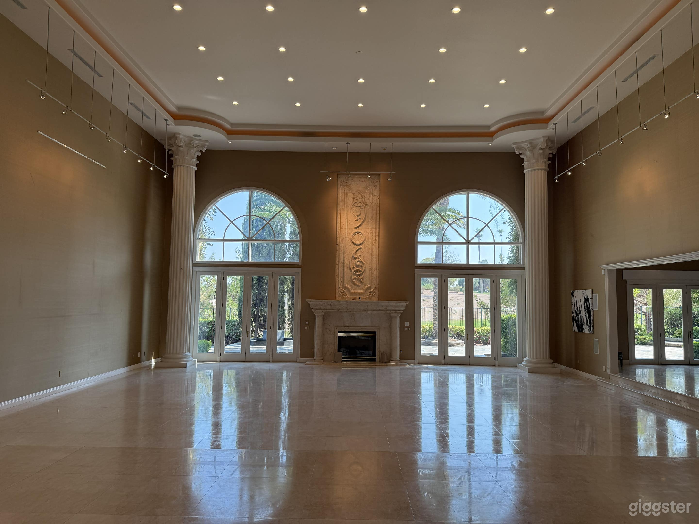 3200 Sq Ft ballroom in a 16000 sqft Mansion Photo 1