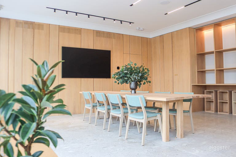  Tv for displaying images or presentations 