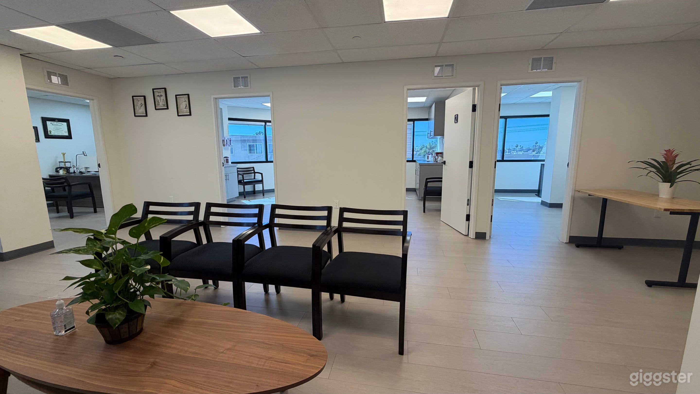 Modern Doctors and medical offices Photo 2