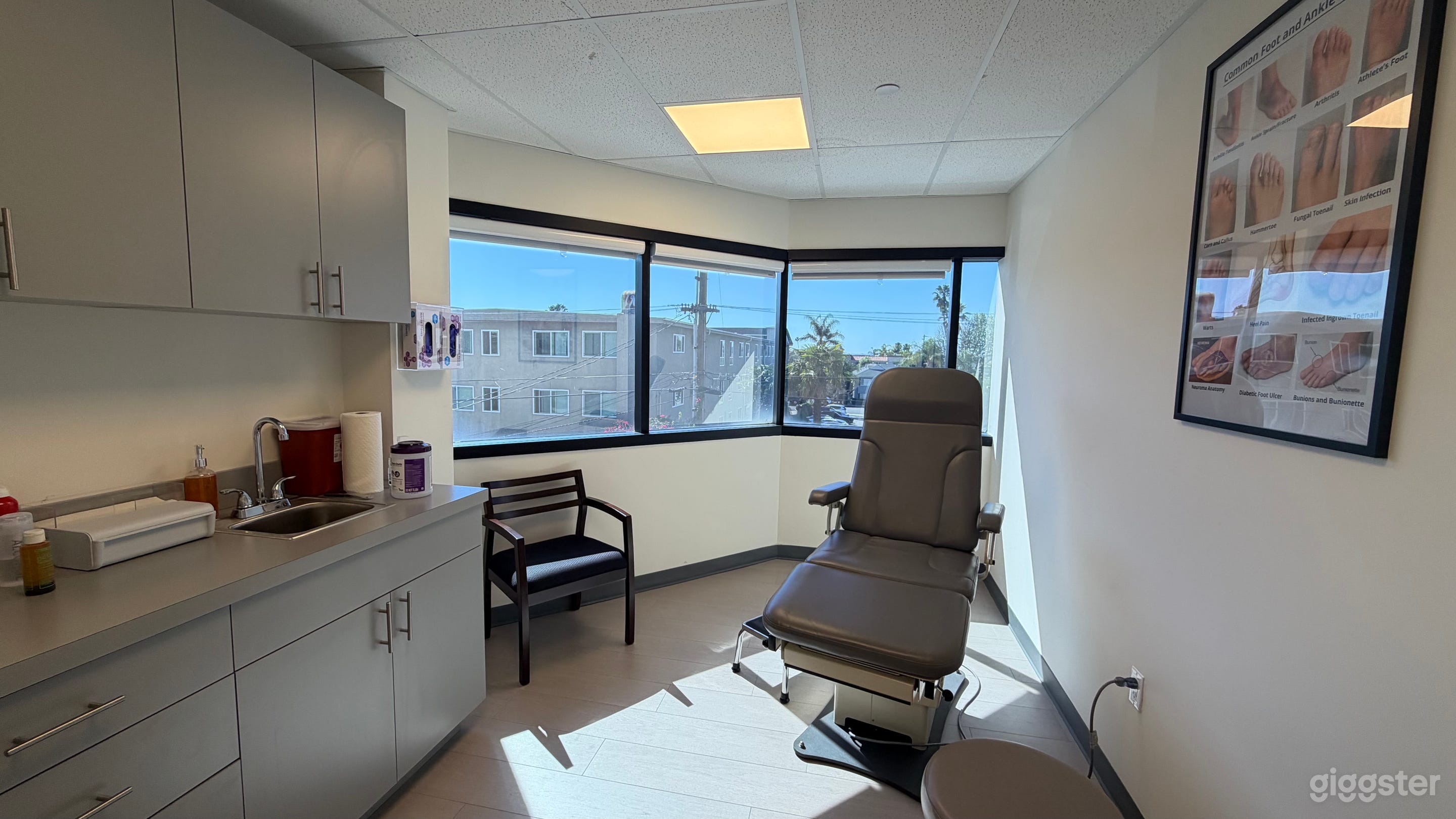 Modern Doctors and medical offices Photo 3