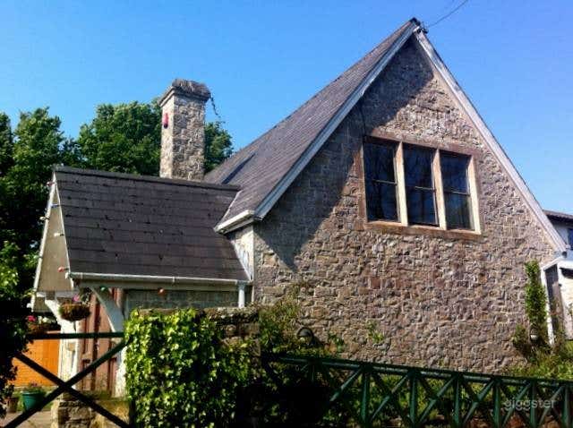 Gorgeous Village Hall for Any Kind of Events Photo 2