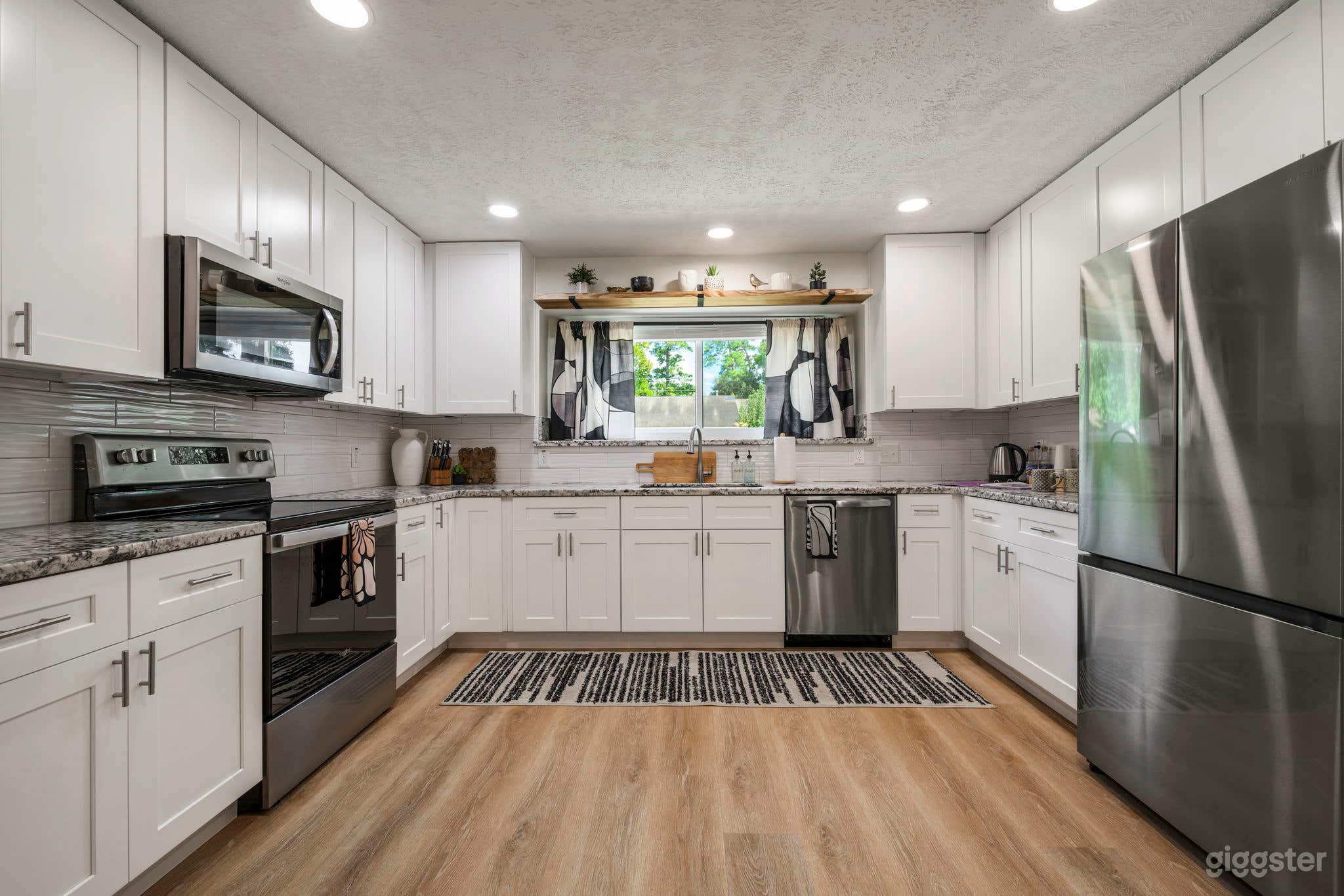 Boho Bungalow near IAH Photo 3