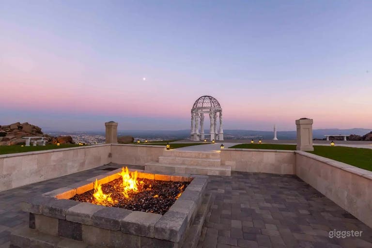  Hilltop Estate Backyard 