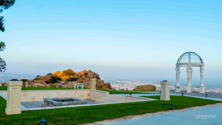  Hilltop Estate Backyard 