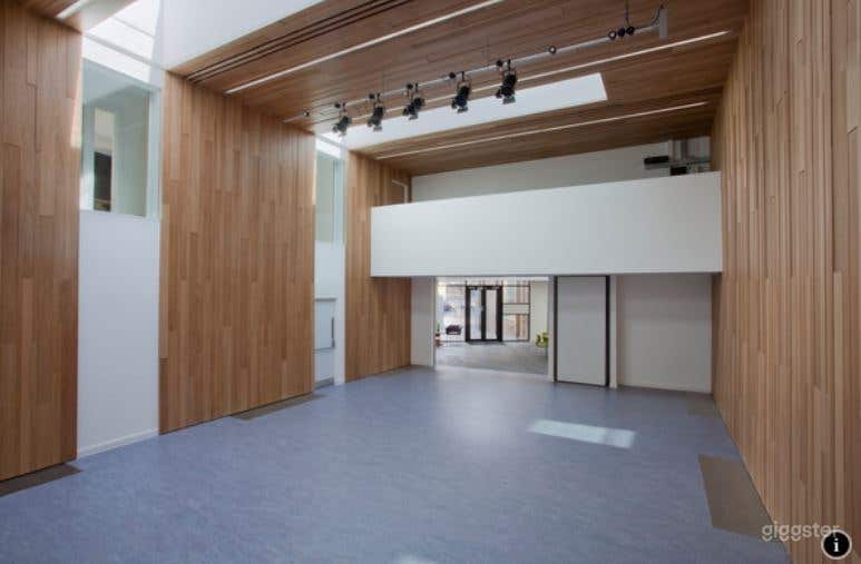 Historic Old Town in Edinburgh Photo 1