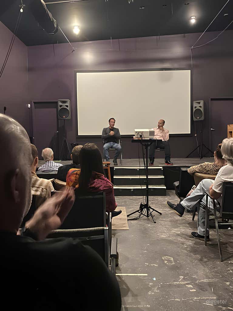 Le Screening Theatre 