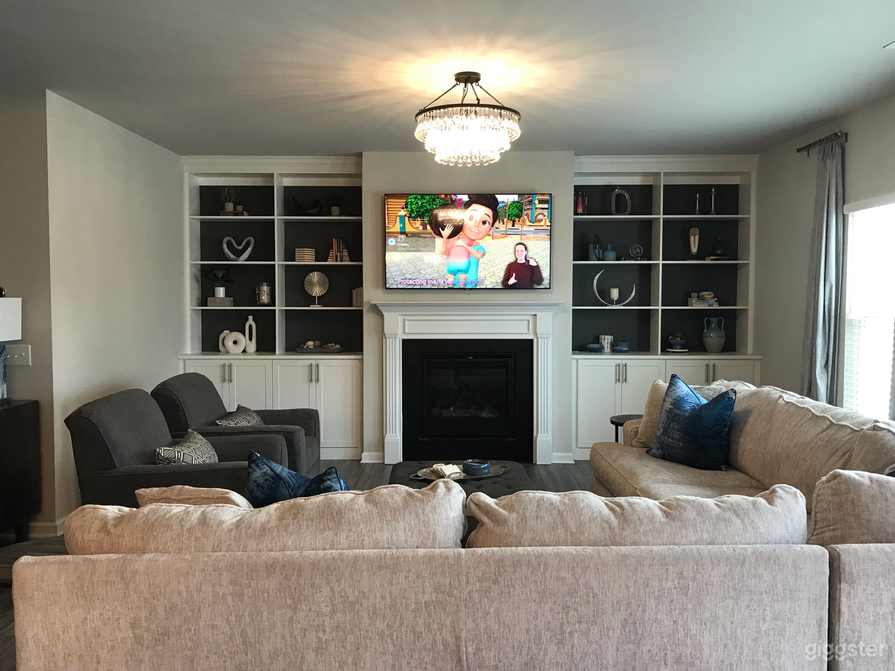 Living room w/beautiful built-ins, chandelier and all brand new furniture