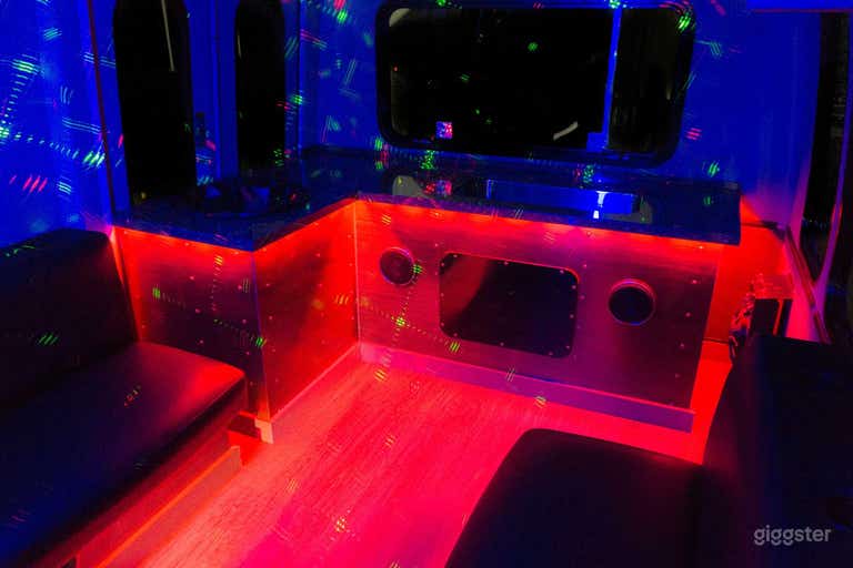  VIP Party Bus "Mini Black Pearl" in Minneapolis 