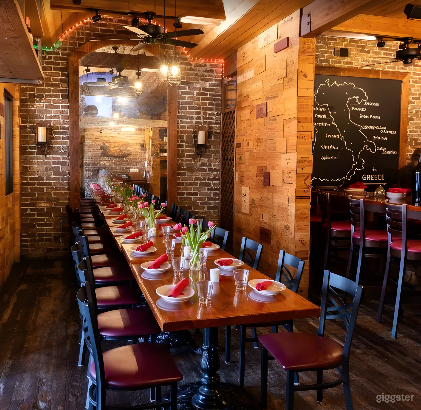 Charming Dining Nook Photo 4