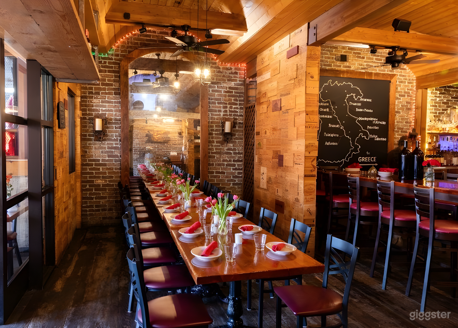 Charming Dining Nook Photo 3