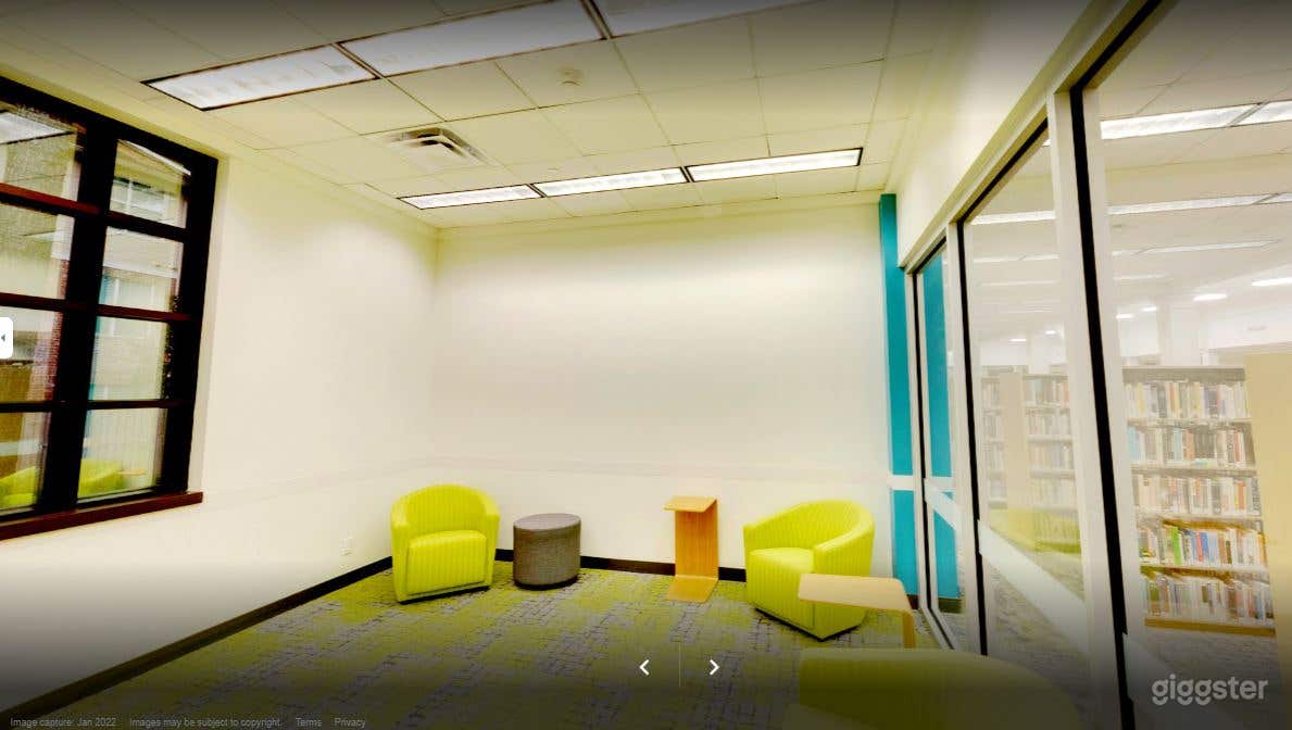 Greenery library small meeting room in Jones creek branch Photo 3