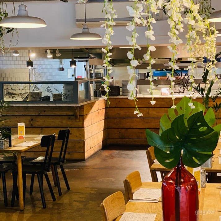 Contemporary Restaurant &amp; Bar in Chelmsford Photo 3