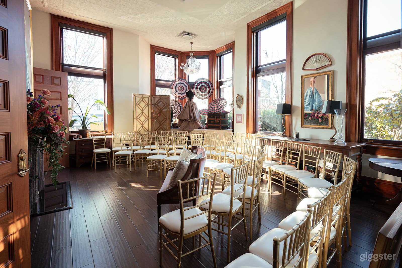 Elegant Bohemian Bridal Salon Photo 4