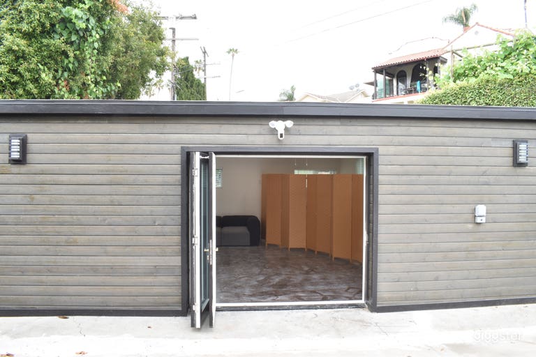  Annex with 2 bathrooms an area for food prep 