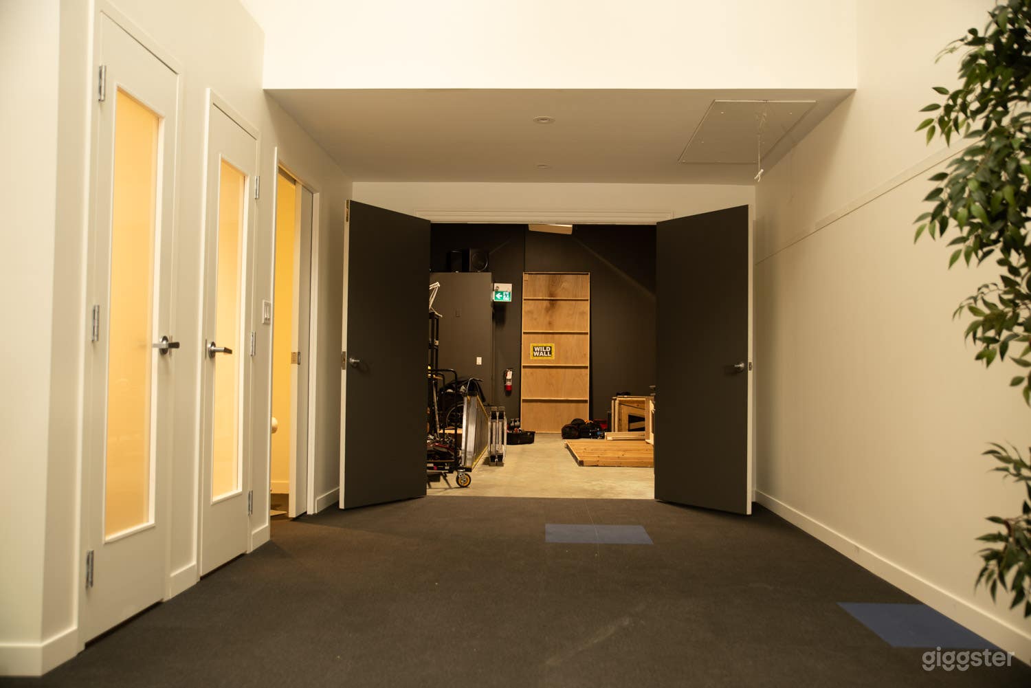 Film &amp; Commercial Studio in Burlington Ontario Photo 4