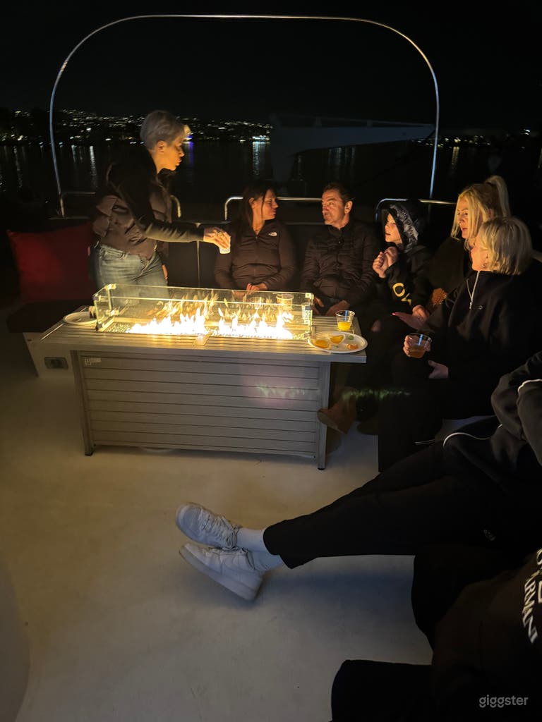  Luxury 80’ Yacht with Jacuzzi & Flybridge 