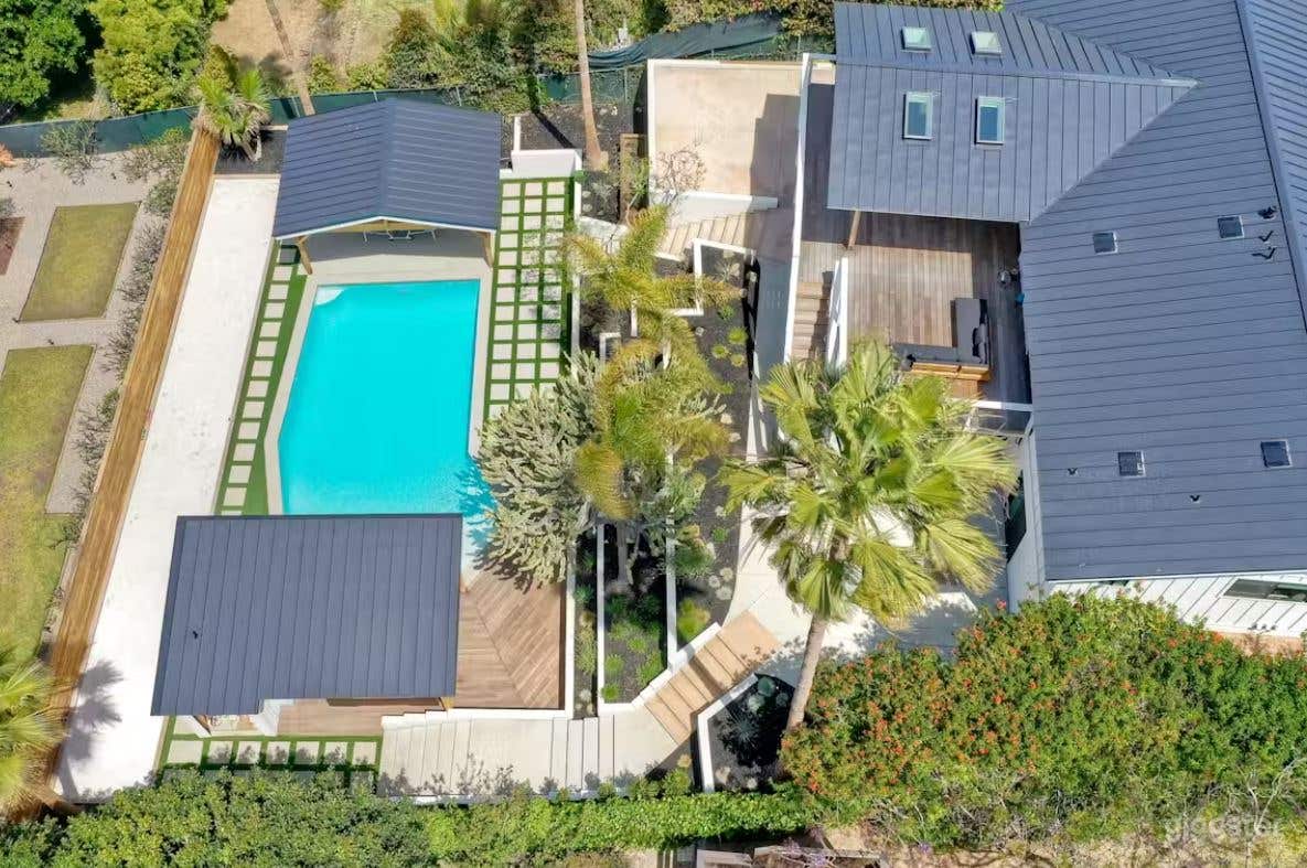 Ocean view, Resort feel with Pool and ping pong  Photo 1