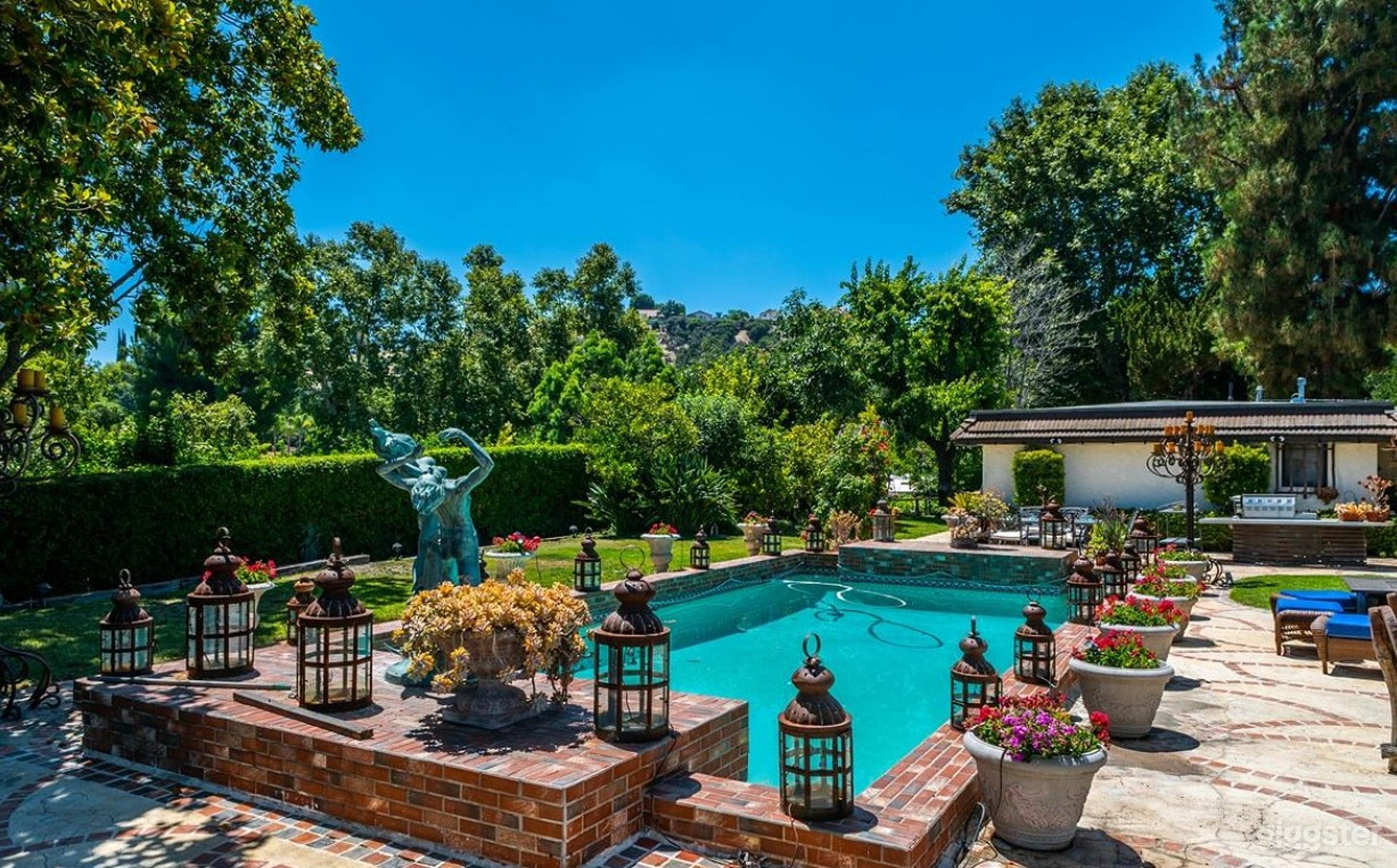 Over Sized Sparkling Pool Photo 1