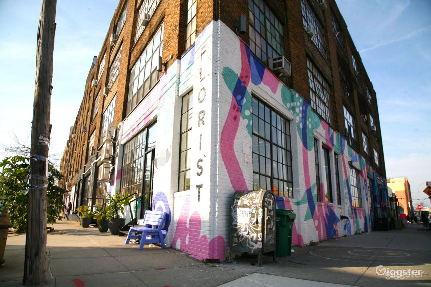 Outside | Corner Location