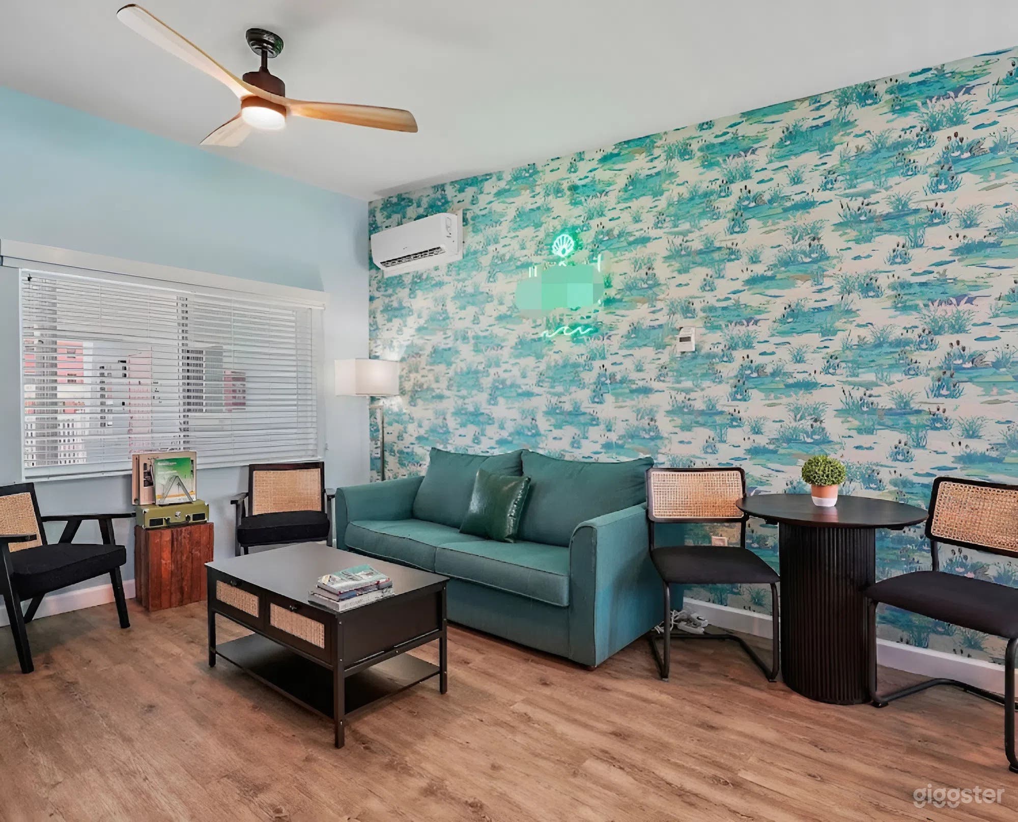 Versatile Boutique Motel with Multiple Shoot-Ready Rooms Photo 4