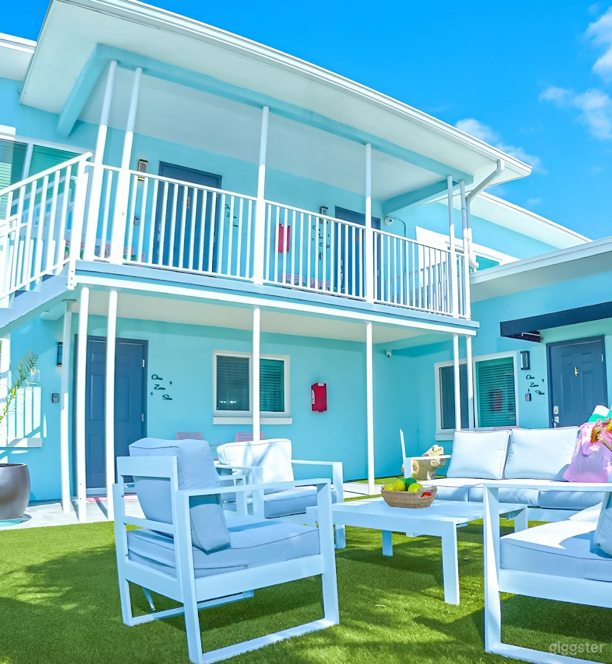 Versatile Boutique Motel with Multiple Shoot-Ready Rooms Photo 1