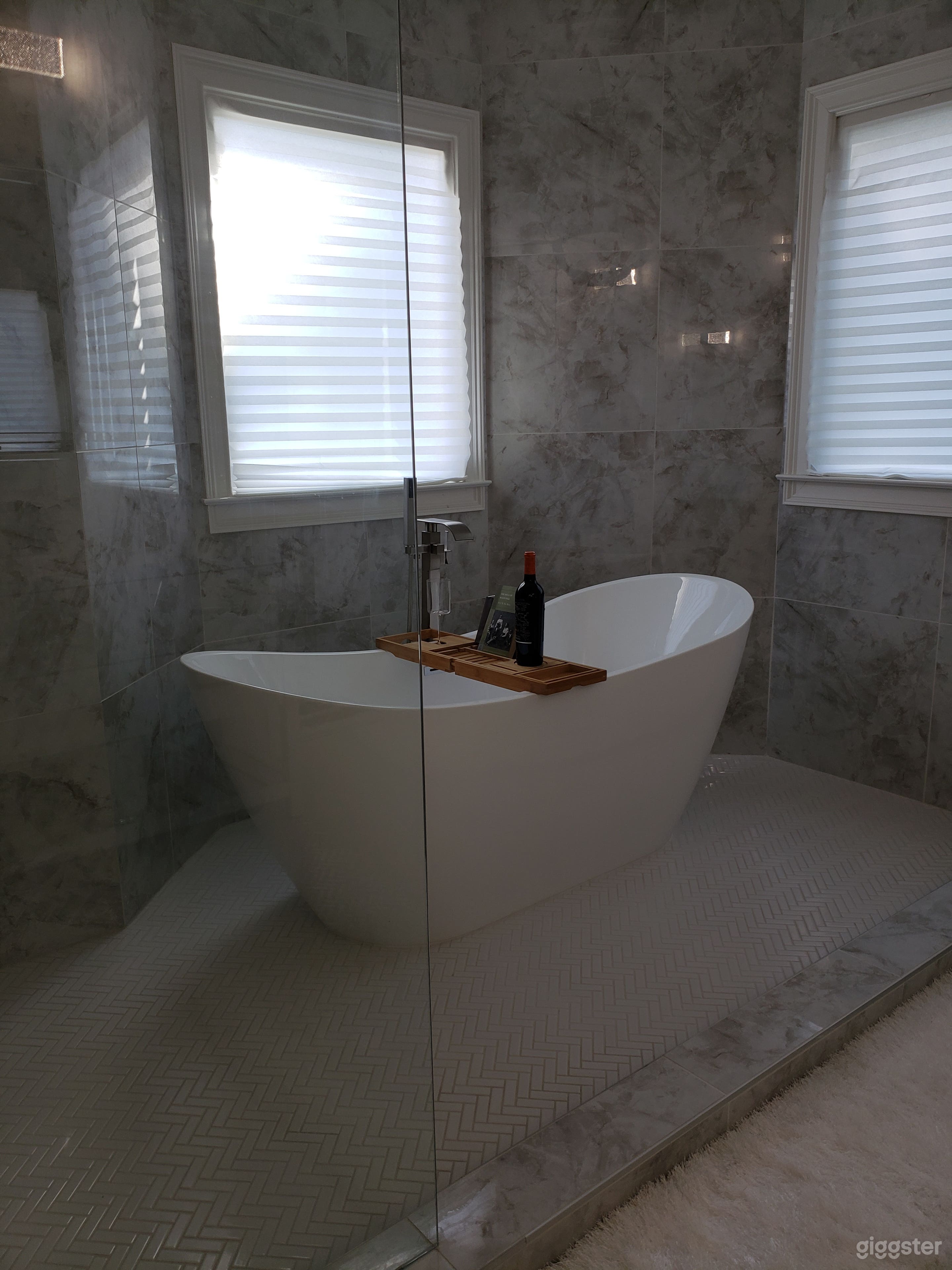 White Stucco Beauty Photo 4