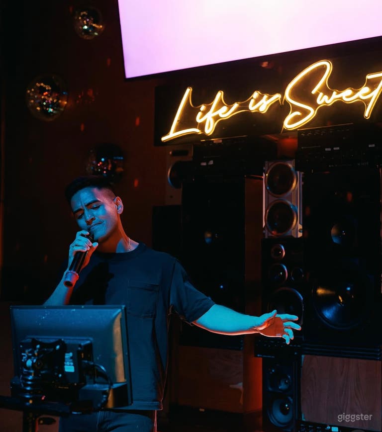  Vibrant Karaoke Bar & Event Venue in the Heart of Wynwood 