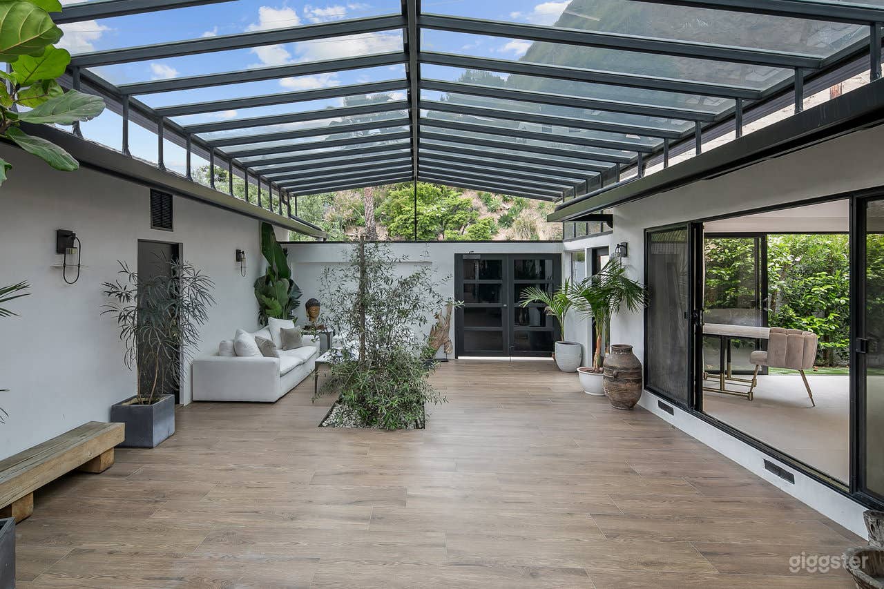 Exquisite LA View Home w/ Pool &amp; Jacuzzi  Photo 2