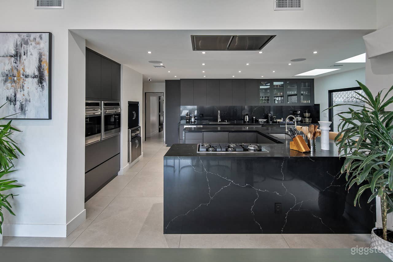 Exquisite LA View Home w/ Pool &amp; Jacuzzi  Photo 3