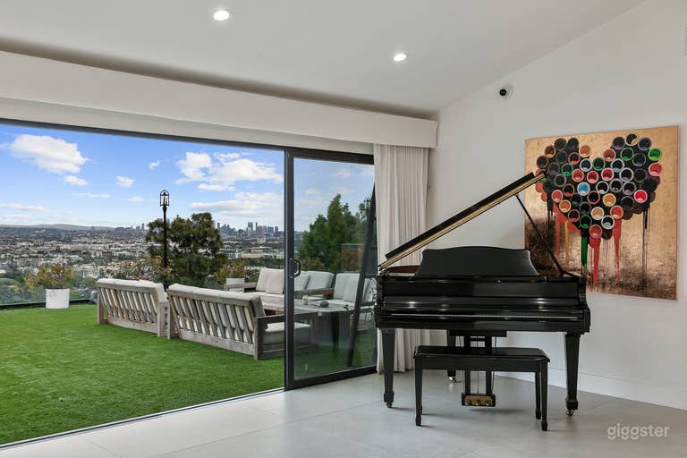  Exquisite LA View Home w/ Pool & Jacuzzi  