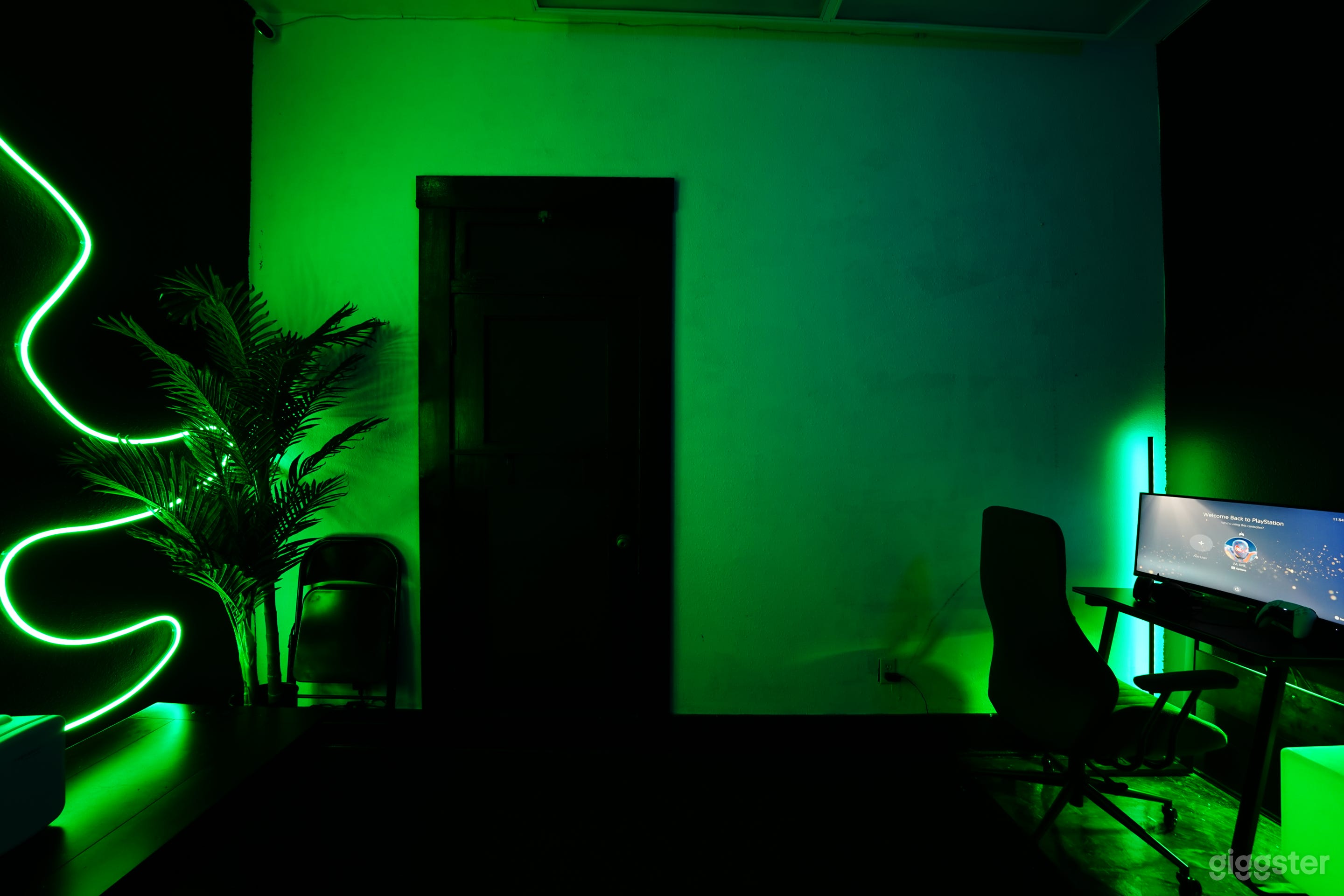 Downtown Riverside +18 gaming lounge Photo 3