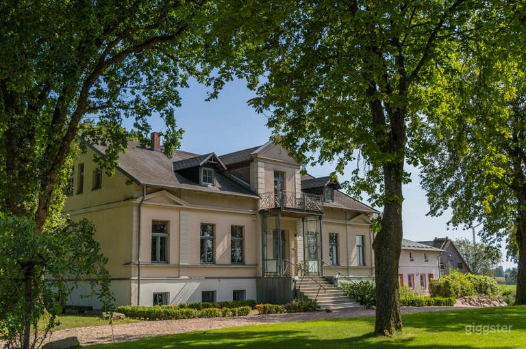   Beautiful estate with 5 hectares of land 