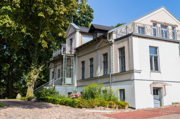   Beautiful estate with 5 hectares of land 
