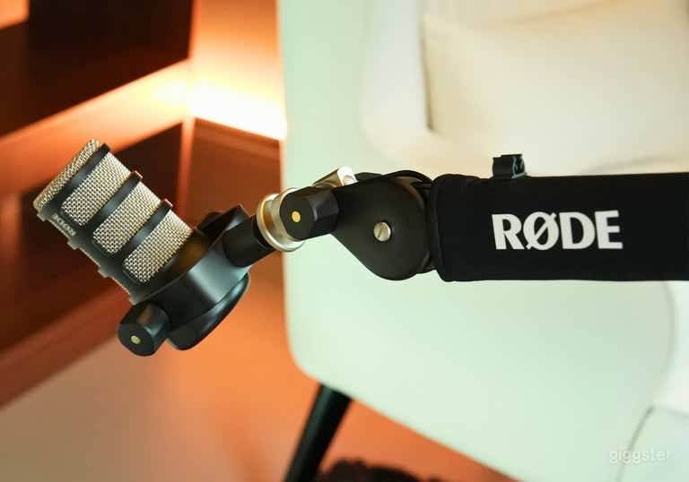  Professional Podcast & 4K Video Studio in Central London 