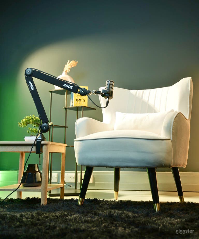  Professional Podcast & 4K Video Studio in Central London 