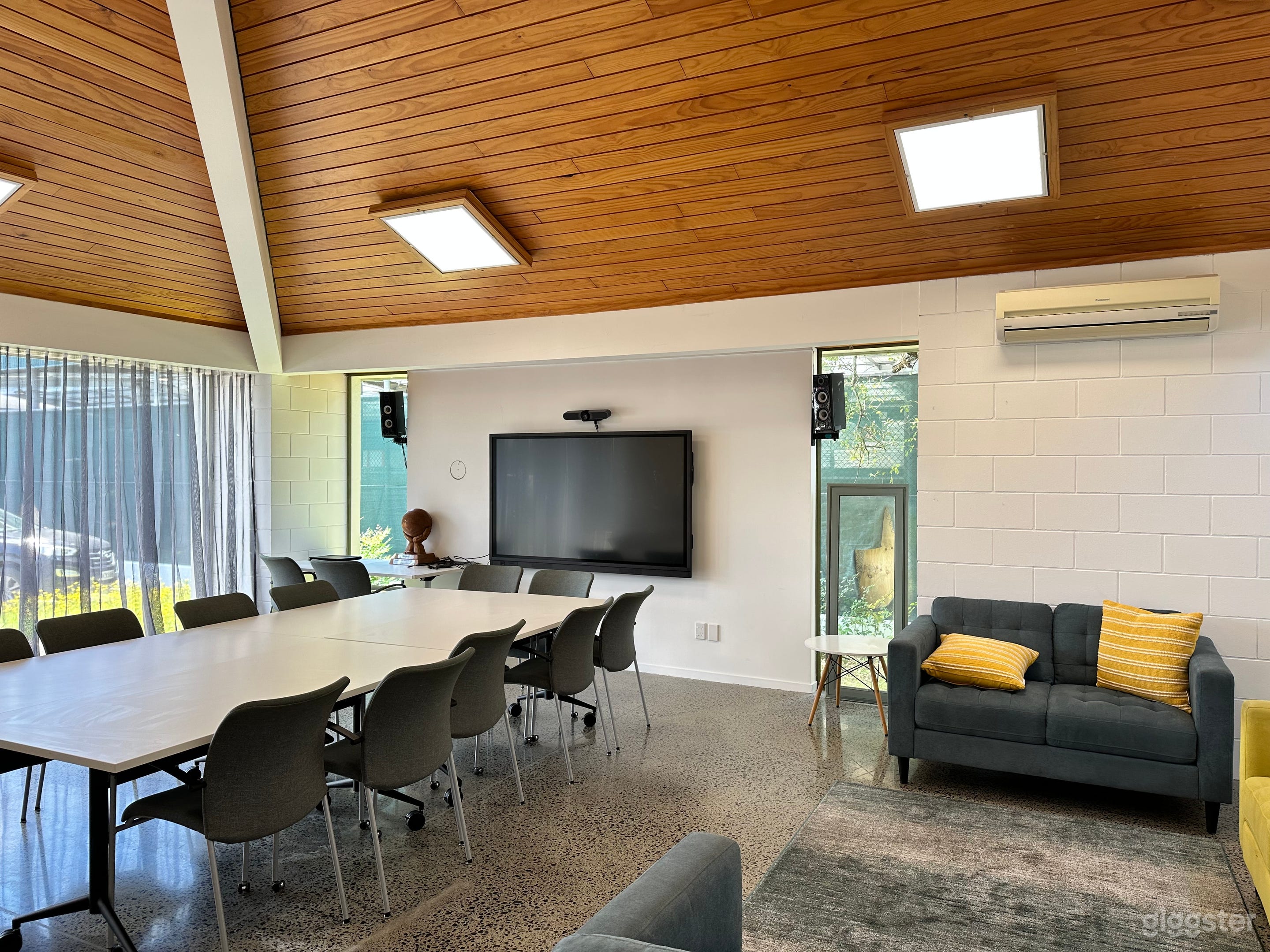 Kononia Room Photo 2